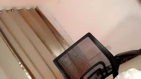 sophia_walker18 online show from 05-04-26, 12:45