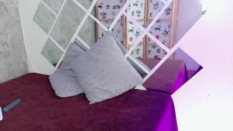 Snapshot of sophia_xoxo1 chatting on 05-06-26, 02:11 Sophie online show from 05-06-26, 02:11