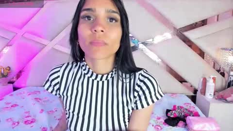 Sophia Paris online show from 11-22-25, 04:33