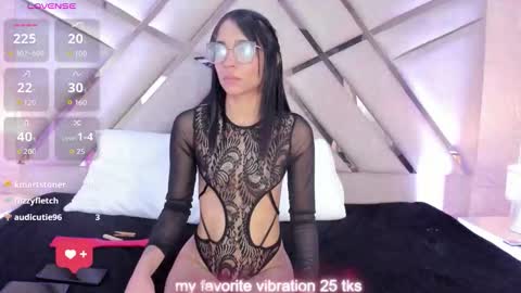 Snapshot of sophiaa_paris chatting on 03-27-26, 08:26 Sophia Paris online show from 03-27-26, 08:26