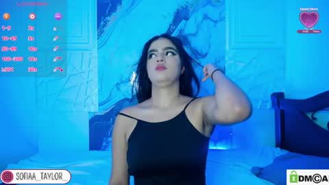Snapshot of sophiaa_taylor_ chatting on 04-12-26, 05:01 online show from 04-12-26, 05:01
