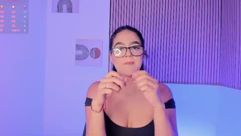 Snapshot of sophiaa_taylor_ chatting on 05-23-26, 01:48 online show from 05-23-26, 01:48