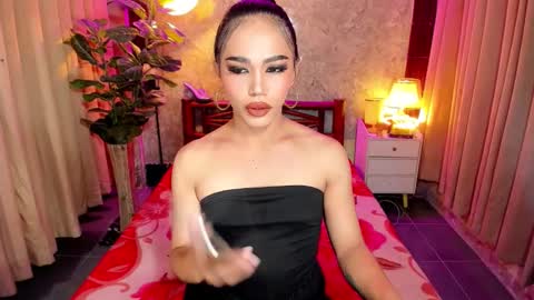 Snapshot of sophiaandresx chatting on 11-21-25, 06:45 UR HOT SOPHIA online show from 11-21-25, 06:45