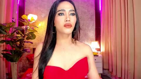 Snapshot of sophiaandresx chatting on 11-22-25, 08:02 UR HOT SOPHIA online show from 11-22-25, 08:02