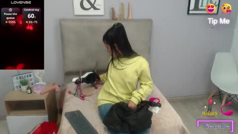 Snapshot of sophiabedford chatting on 04-14-26, 01:06 Sophia Bedford online show from 04-14-26, 01:06