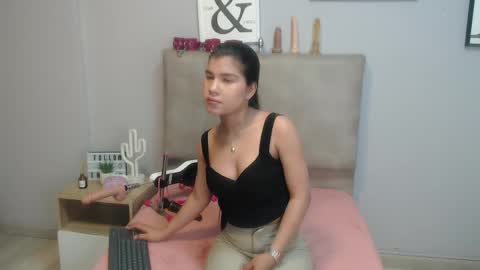 Snapshot of sophiabedford chatting on 04-17-26, 02:31 Sophia Bedford online show from 04-17-26, 02:31