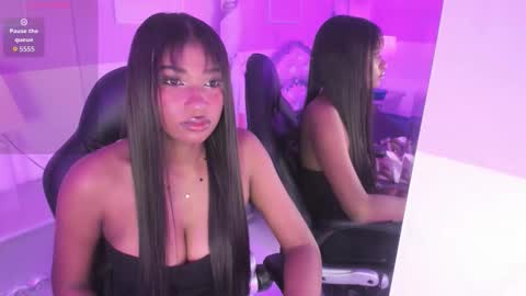 Snapshot of sophiabloss chatting on 11-26-25, 04:35 Sophie online show from 11-26-25, 04:35