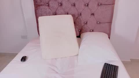 Snapshot of sophiacutteee chatting on 11-07-25, 12:27 Sophia online show from 11-07-25, 12:27