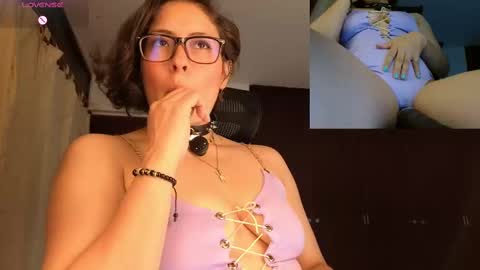 Snapshot of sophiadumont chatting on 09-17-25, 12:01 Sophia online show from 09-17-25, 12:01