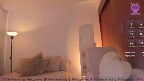 Snapshot of sophiaparker_ chatting on 04-23-26, 12:29 online show from 04-23-26, 12:29