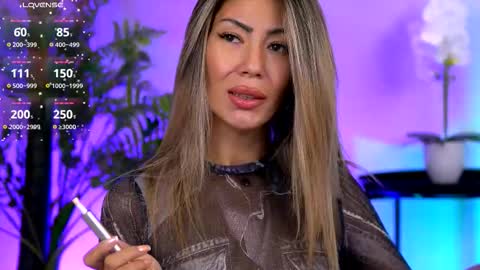 Snapshot of sophiapotts chatting on 10-10-25, 03:49 Sophie online show from 10-10-25, 03:49