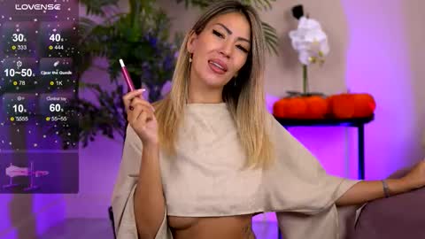 Snapshot of sophiapotts chatting on 11-07-25, 04:23 Sophie online show from 11-07-25, 04:23