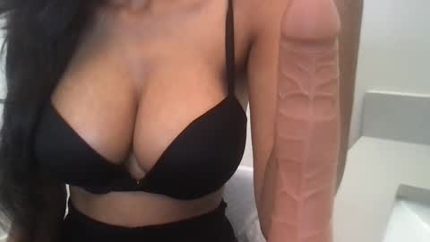 Sophia online show from 10-17-25, 03:14