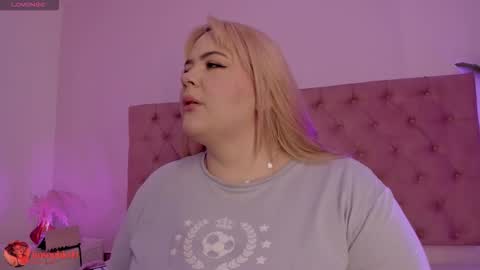 Snapshot of sophiarossee chatting on 03-15-26, 06:47 Sofi online show from 03-15-26, 06:47