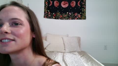 sophiaskyee444 online show from 06-17-26, 02:03