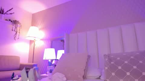 SophiaSmiths online show from 11-28-25, 08:55