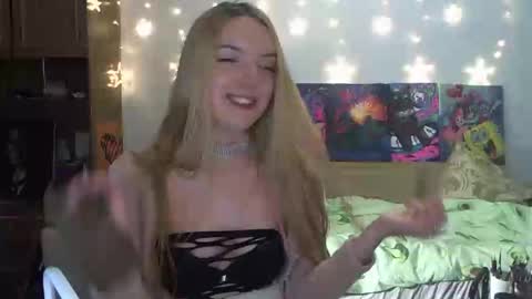 Snapshot of sophiasonata chatting on 01-22-25, 02:04 SophiaSonata online show from 01-22-25, 02:04