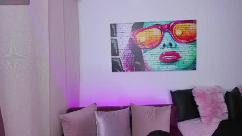   online show from 10-22-25, 08:08