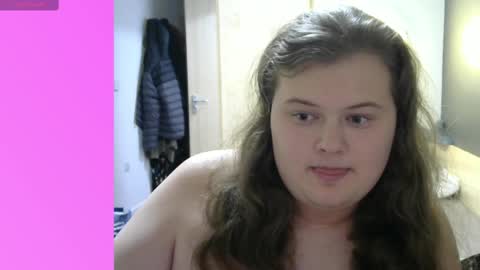 Snapshot of sophie9lives chatting on 12-19-24, 02:23 BimboSophie online show from 12-19-24, 02:23