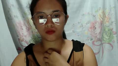 Snapshot of sophie_193 chatting on 05-23-26, 06:01 sophie_193 online show from 05-23-26, 06:01