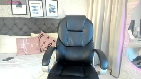 Snapshot of sophie__blare chatting on 05-14-26, 07:20 sophie__blare online show from 05-14-26, 07:20
