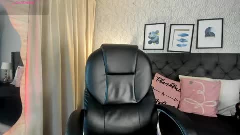Snapshot of sophie__blare chatting on 05-25-26, 07:20 sophie__blare online show from 05-25-26, 07:20