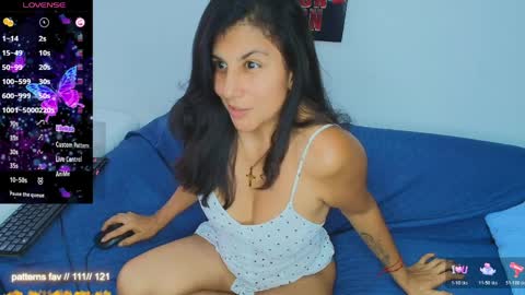Snapshot of sophie__walker chatting on 04-10-26, 06:45 Sophia online show from 04-10-26, 06:45