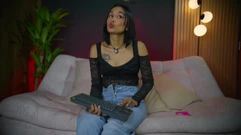 Snapshot of sophie_blake_ne chatting on 04-03-26, 01:58 Sophie Your Squirt Queen online show from 04-03-26, 01:58