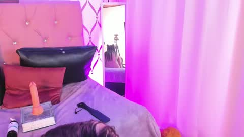 Snapshot of sophie_bunny1 chatting on 12-15-24, 07:57 Sophie online show from 12-15-24, 07:57