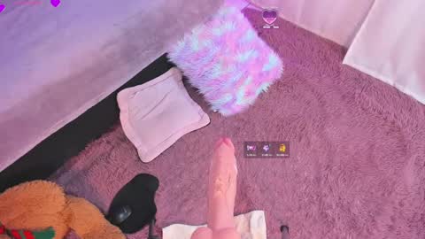 Snapshot of sophie_bunny1 chatting on 03-06-25, 04:08 Sophie online show from 03-06-25, 04:08