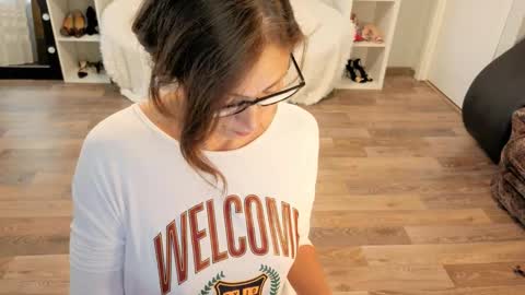 Sophie online show from 09-27-25, 05:56