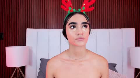 Snapshot of sophie_deargb chatting on 12-18-24, 10:57 Sofia santodomingo online show from 12-18-24, 10:57