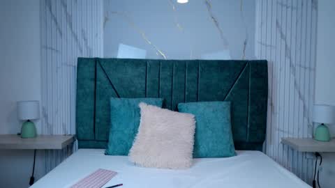 Sophie  online show from 03-25-26, 11:00