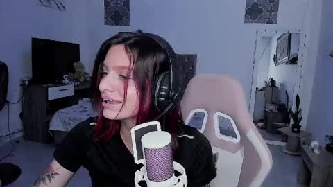 Snapshot of sophie_dolly_ chatting on 04-22-26, 03:31 sophie doll online show from 04-22-26, 03:31