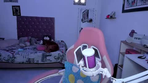 Snapshot of sophie_dolly_ chatting on 04-25-26, 09:56 sophie doll online show from 04-25-26, 09:56