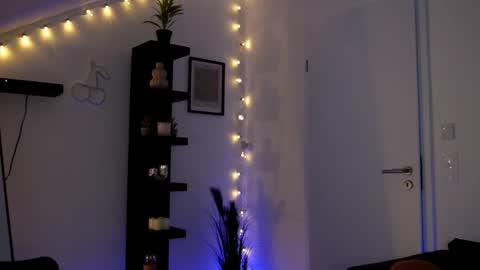 Sophie online show from 10-15-25, 01:22