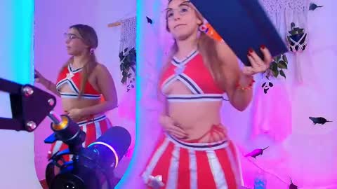 Snapshot of sophie_janner chatting on 10-28-25, 08:18 SOPHIE JANNER online show from 10-28-25, 08:18