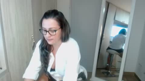 Sofa online show from 06-27-26, 03:00