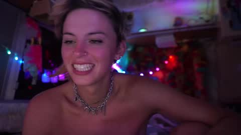 Snapshot of sophie_lovely chatting on 03-08-25, 06:43 derpy derpington online show from 03-08-25, 06:43