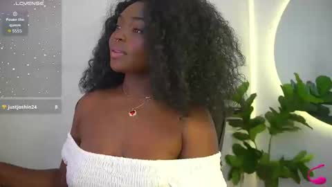 Snapshot of sophie_luvs chatting on 04-23-26, 02:30 Sophie online show from 04-23-26, 02:30