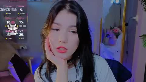 sophie_nomenal_ online show from 10-28-25, 01:47