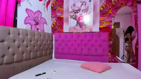 Sophie Queem online show from 03-17-26, 11:52