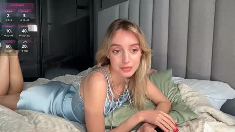 Snapshot of sophiebelll chatting on 10-04-25, 11:41 sophiebelll online show from 10-04-25, 11:41