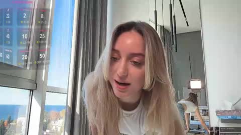 Snapshot of sophiebelll chatting on 10-29-25, 10:28 sophiebelll online show from 10-29-25, 10:28