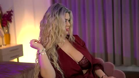 Sophie online show from 12-17-25, 05:57