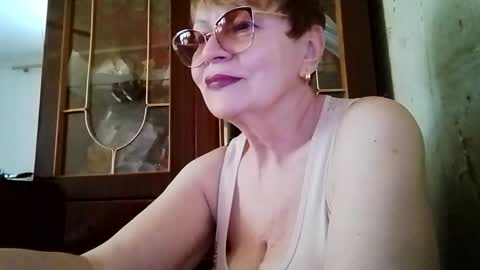 Snapshot of sophieburnsx chatting on 05-27-26, 10:45 SophieBurnsX online show from 05-27-26, 10:45