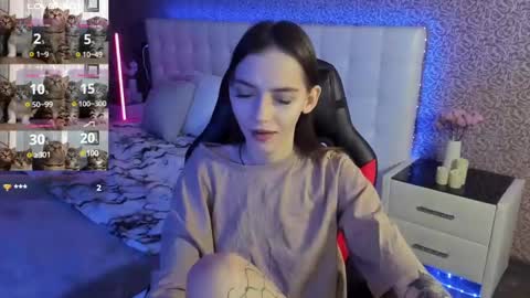Sophie online show from 02-11-25, 07:12