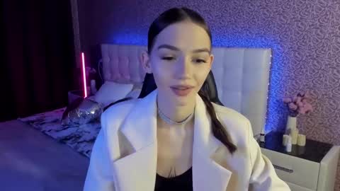 Sophie online show from 02-25-25, 06:36