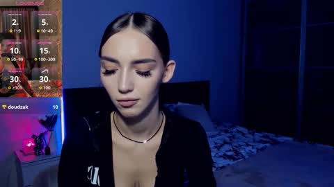 Sophie online show from 09-17-25, 04:08
