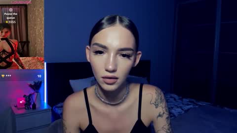 Sophie online show from 09-19-25, 01:34
